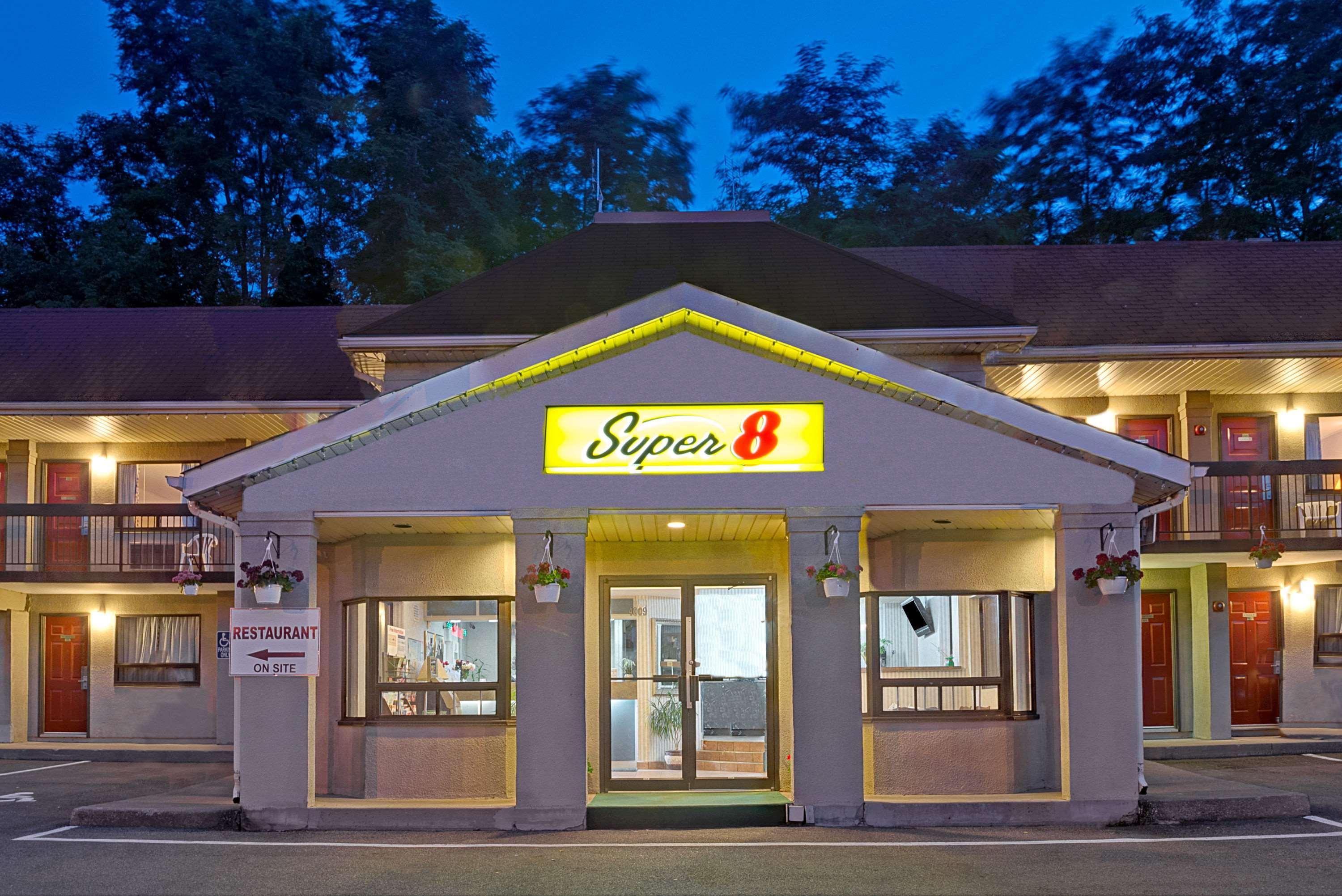 Super 8 By Wyndham Niagara Falls North Exterior foto